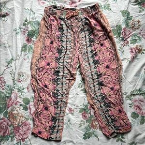 Vintage Volcom Boho Patterned Capris, size L